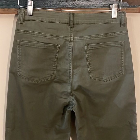 Thursdays Army Green Raw Edge Capri Cropped Jean Pants Size Large - Picture 10 of 15